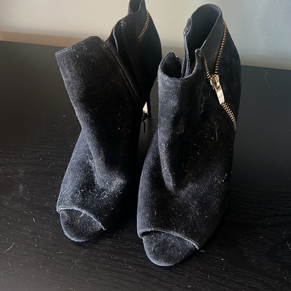 Marc Fisher open toe heeled booties. Size 6.5 - Picture 2 of 3